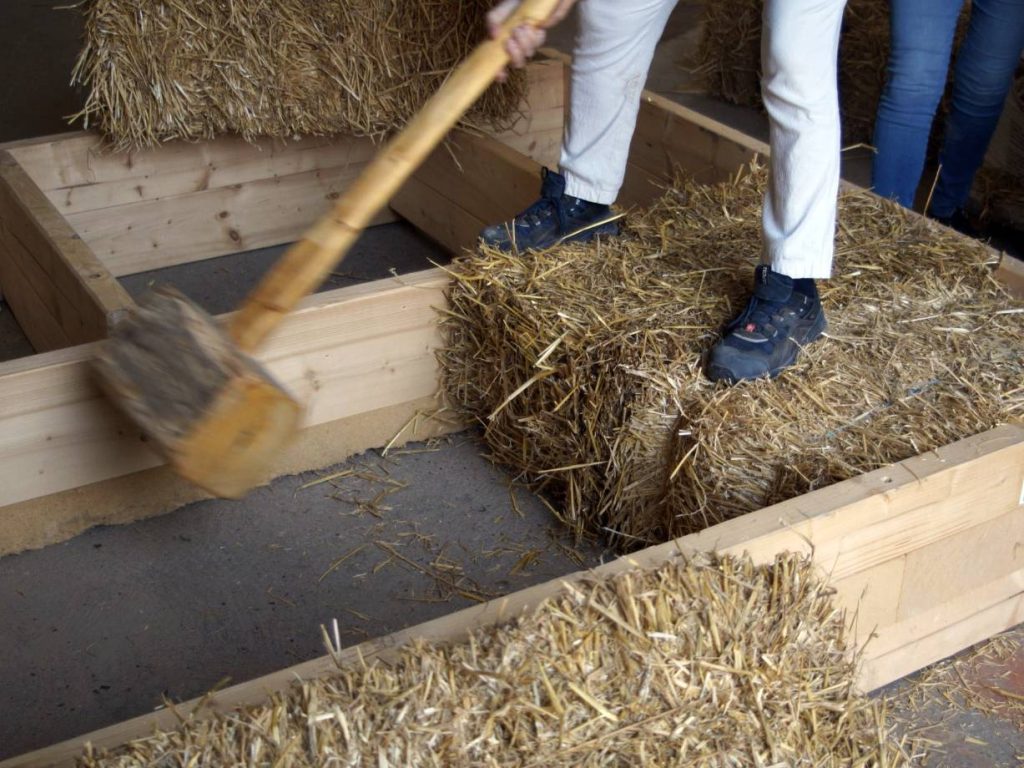 (Be-)Longing: Co-Building a High/Low Impact Straw Bale Pavilion
